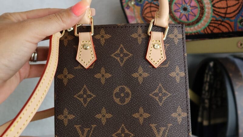 LV Petit Sac Plat