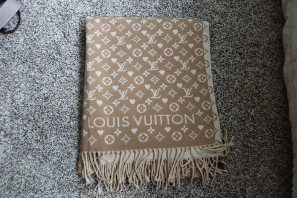 LV GAME ON SCARF