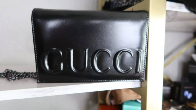 GUCCI EMBOSSED CHAIN STRAP MINI