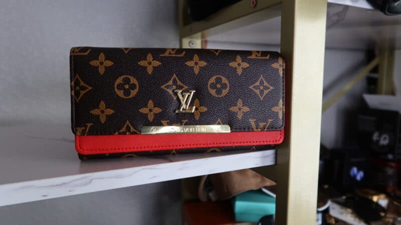 LV TRIFOLD WALLET