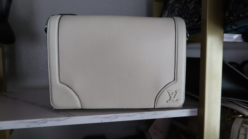 LV NEW FLAP MESSENGER