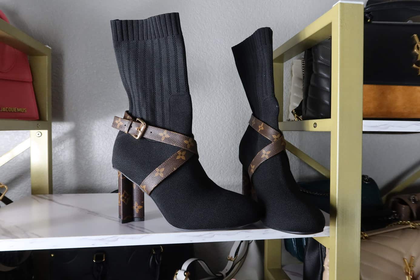 LV FITTED ANKLE BOOTS